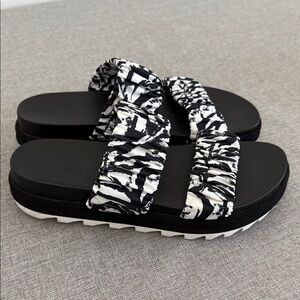 Sorel roaming two strap slide sandal Black and White silky Patterned Sandals
